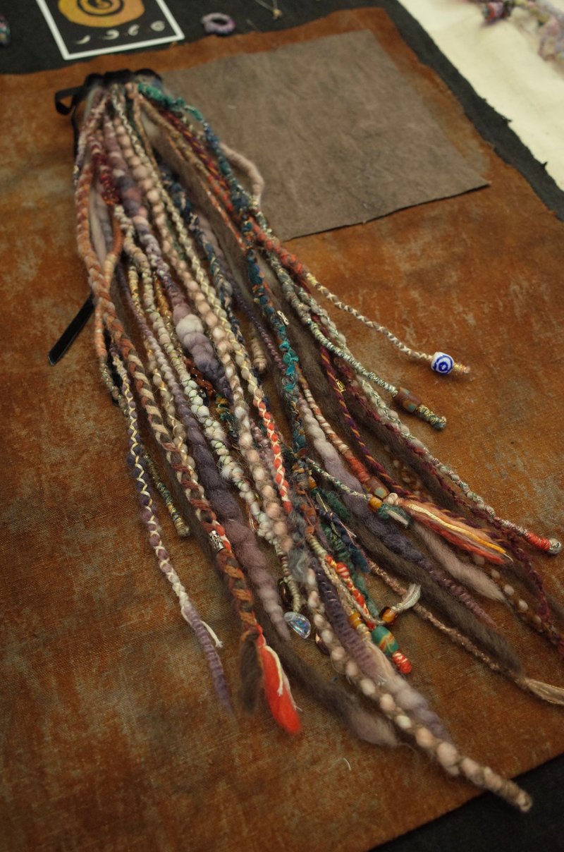 Gypsy hair tie - brown / 穿戴式髒辮髮帶/ dreadlocks hair tie - 髮夾/鯊魚夾 - 羊毛 咖啡色