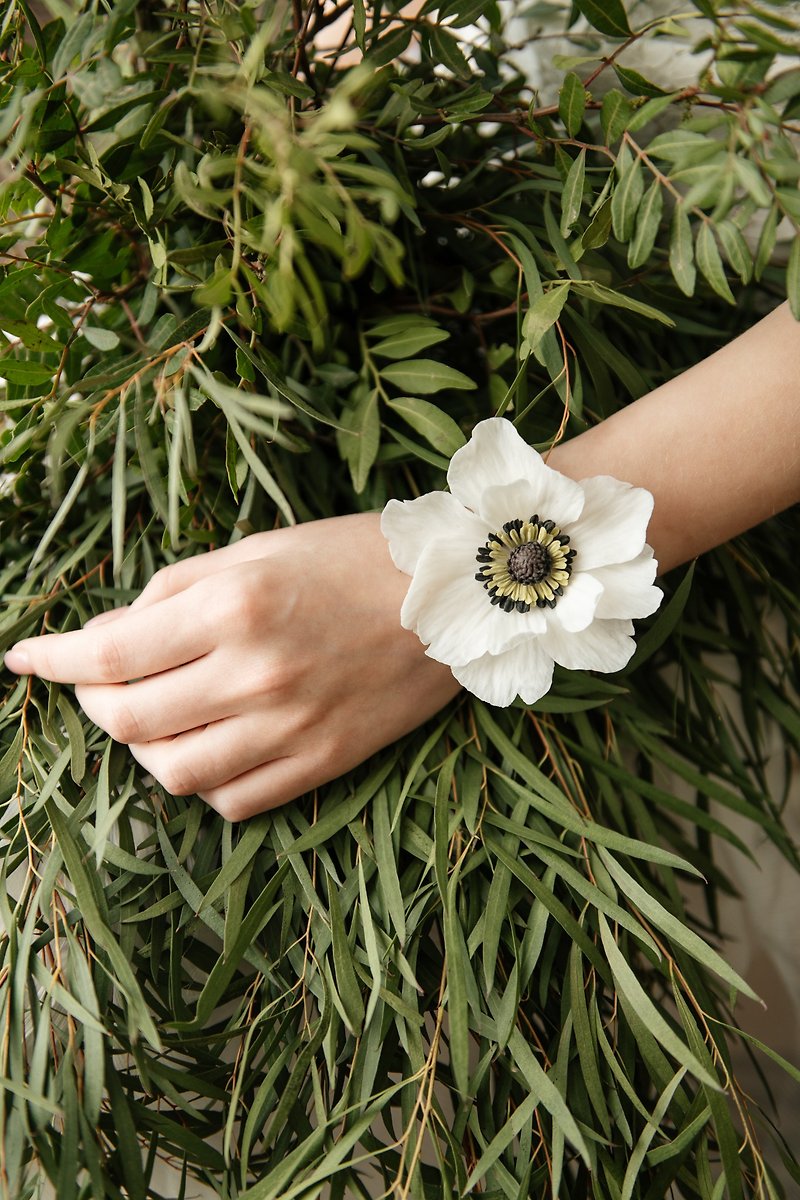 Clay Bracelets White - Wedding Bracelet white anemon Wrist corsage Bridesmaid gift wrist corsage