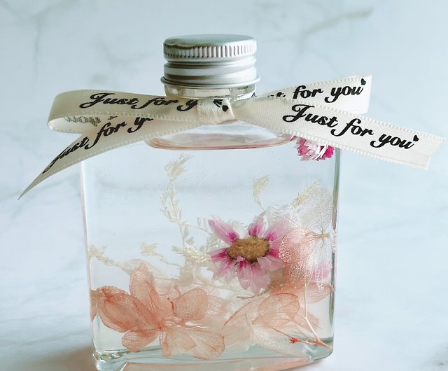香水瓶浮かぶ花不滅のアジサイユーカリフレンチホワイトプラム乾燥ミニシャクナゲ