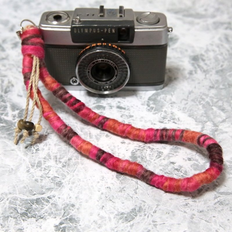 Autumn-Winter Native Knit Hand Strap # 4 - Cameras - Cotton & Hemp Red