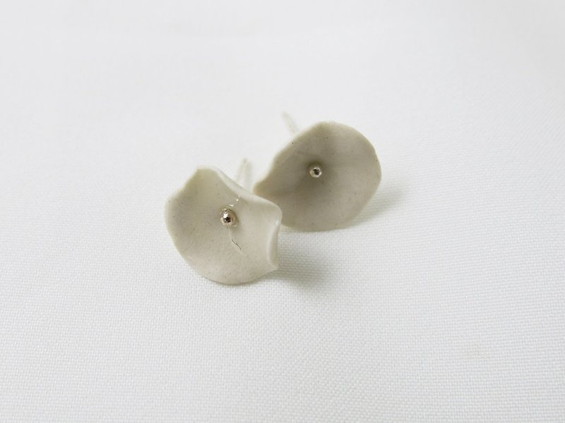 Belle rencontre陶瓷耳環 - 耳環/耳夾 - 瓷 白色