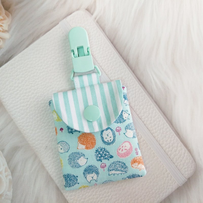 Hedgehog baby. Ping talisman bag (name can be embroidered) - Omamori - Cotton & Hemp Green