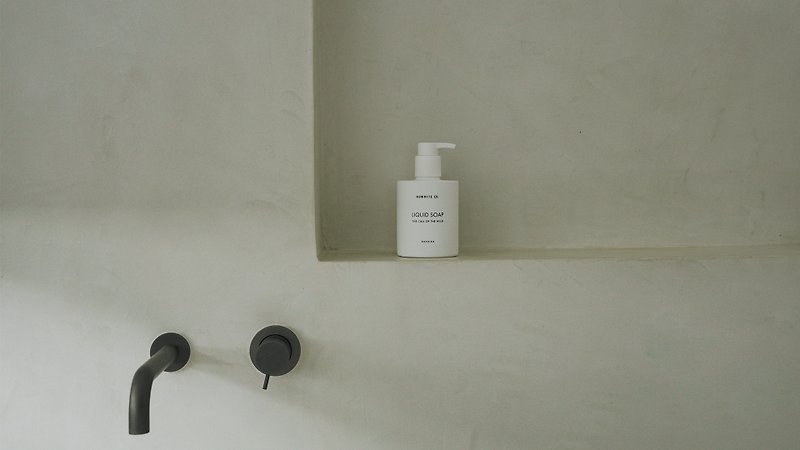 HOWHITE好白方式 洗手沐浴香氛皂液  香水木質調有機天然保濕簡約 - 洗手液/搓手液 - 其他材質 白色