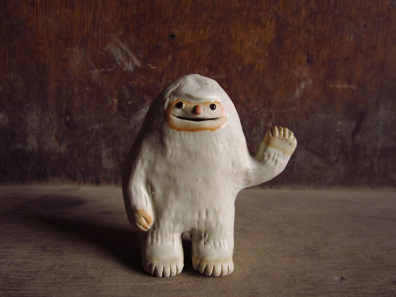 Winter limited - Six toes bigfoot (left hand) - Items for Display - Pottery 