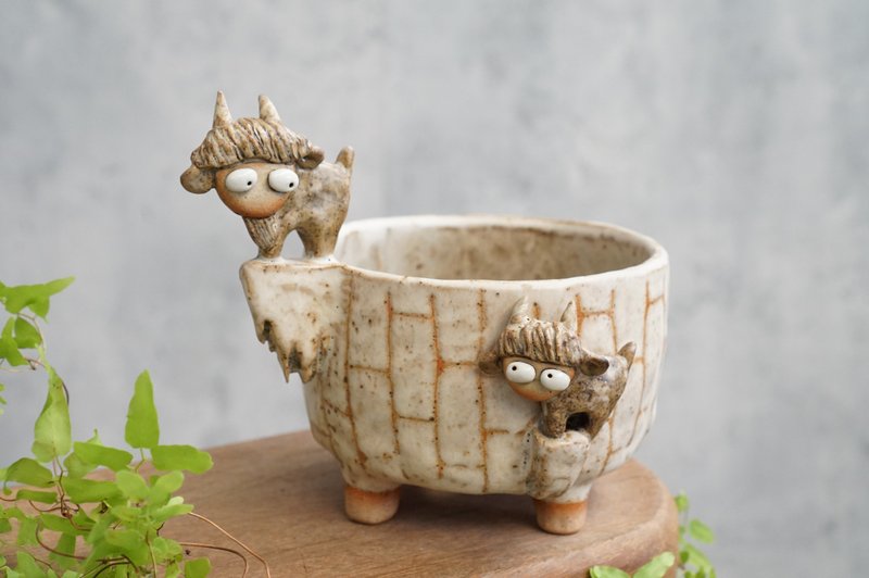 Goat planter succulent - 盆栽/植栽 - 陶 卡其色