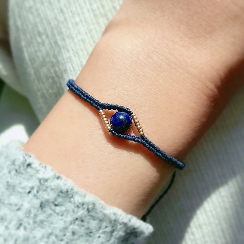 Lapisluno Stars in the night sky, Lapis lazuli macrame knot bracelet