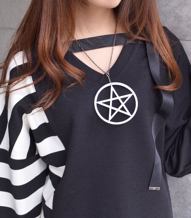 BIG star necklace/black/white/F size/hellcatpunks/hcp-ac-0153 - สร้อยคอ - ทองแดงทองเหลือง ขาว