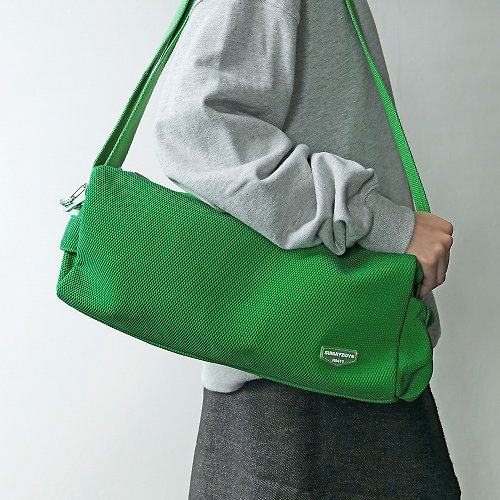 製包事多 Sumayzoy Store 流浪系列旅行側背包 枕頭包單肩包 運動健身大容量斜挎包 瓜皮綠