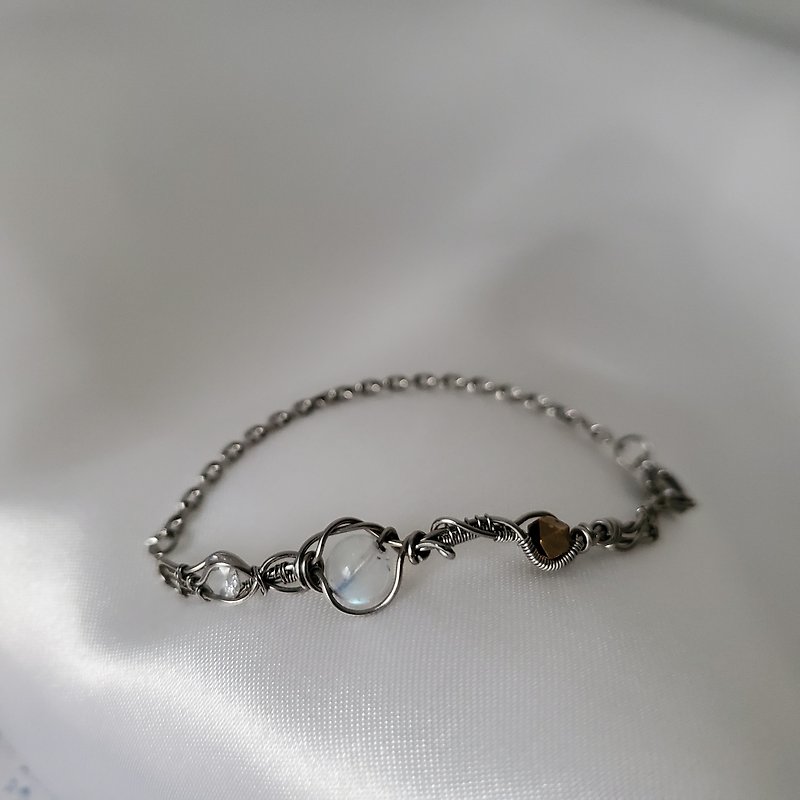 Tri-Mineral Bracelet_Slightly flawed moonstone white corundum brass beads metal braided bracelet bracelet ore jewelry - Bracelets - Semi-Precious Stones Silver