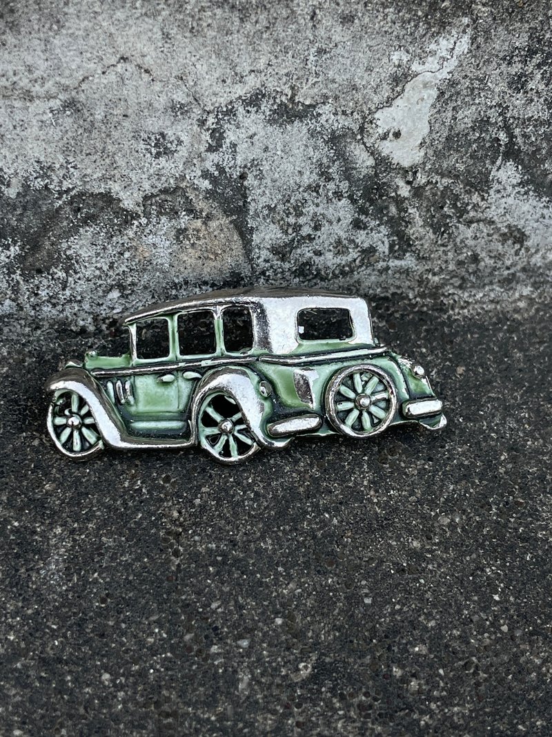 B530 老又好古董珠寶 Vintage少見琺瑯老爺車別針 - 胸針 - 其他金屬 金色