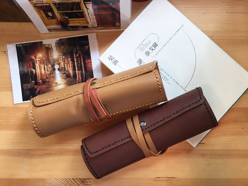 Hand-made leather ─ vintage leather pencil case (five compartments). (Pen roll, brush bag, pencil bag, pen bag - กล่องดินสอ/ถุงดินสอ - หนังแท้ สีนำ้ตาล
