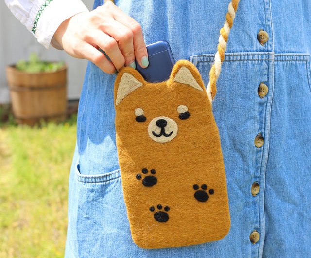 予約販売】ネパール製ハンドメイド羊毛フェルト柴犬ショルダーバッグ - ショップ Hima.store 暇のお店 ショルダーバッグ - Pinkoi