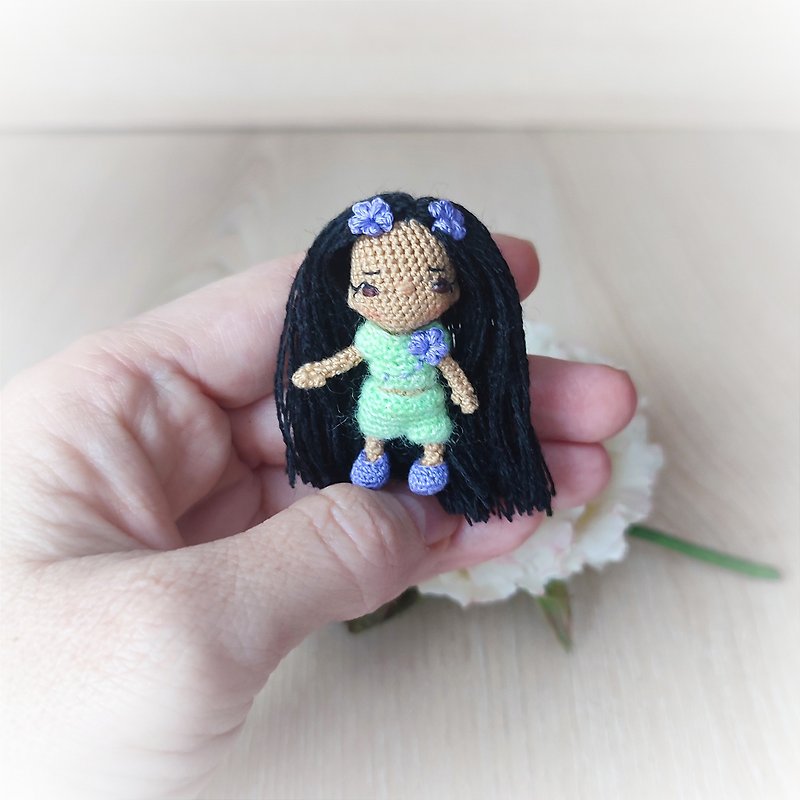 Miniature doll crochet. Tiny doll. Dollhouse miniature doll. - ตุ๊กตา - ผ้าฝ้าย/ผ้าลินิน หลากหลายสี
