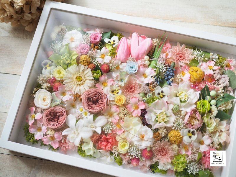 Colorful Flowers_Frame with preserved and dried flowers in spring color dogwood - ช่อดอกไม้แห้ง - พืช/ดอกไม้ หลากหลายสี