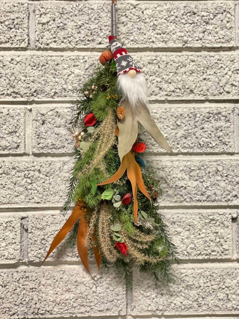 Hand-made Christmas ornaments with dried Silver birch leaves - ช่อดอกไม้แห้ง - วัสดุอื่นๆ หลากหลายสี