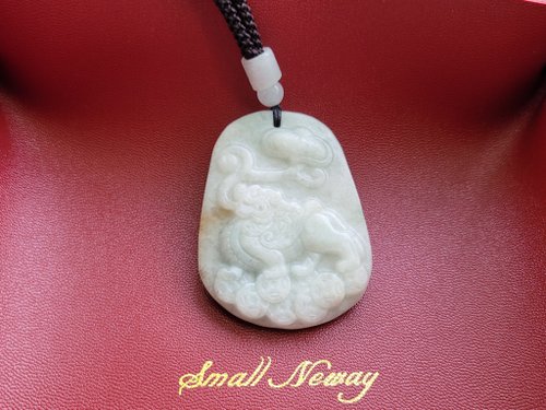 螺絲帽帽工作室 親翠 天然翡翠 白冰飄黃翡霧面拋光吸財腳踏金錢麒麟調整式繩鏈