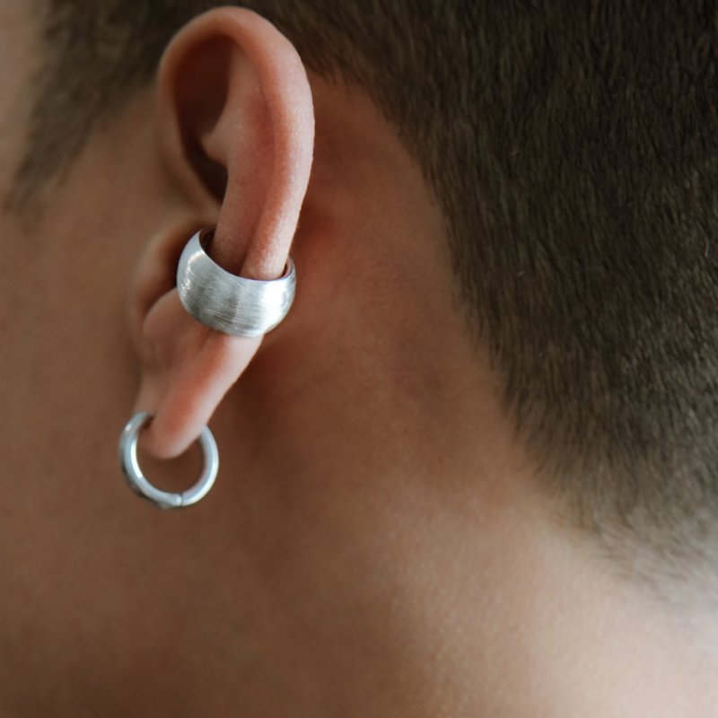 [Gift] Brushed widened sterling silver painless ear bone clip ear bone buckle men's イヤーカフ - ต่างหู - เงินแท้ สีเงิน