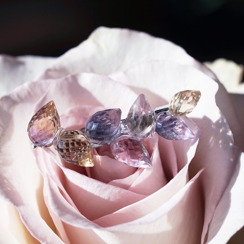 アメトリンによるラベンダーの花のブローチ　薫衣草 - ブローチ - 宝石 パープル