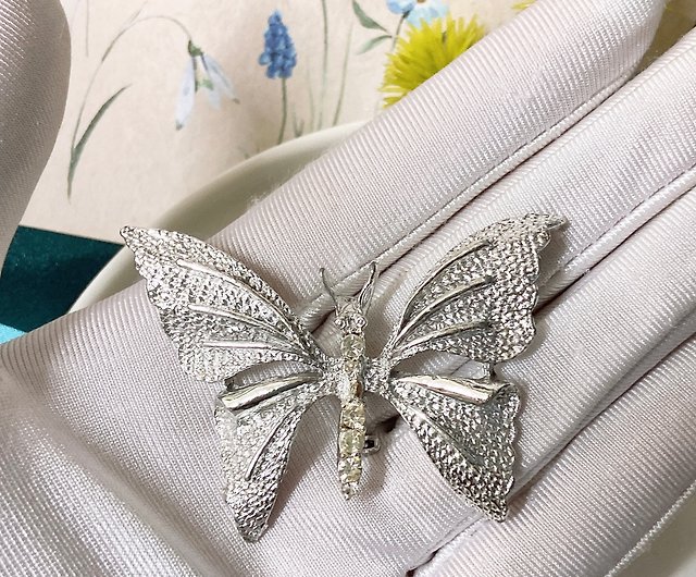 Western Antique Jewelry】Sarah Cov. Mist Silver Butterfly
