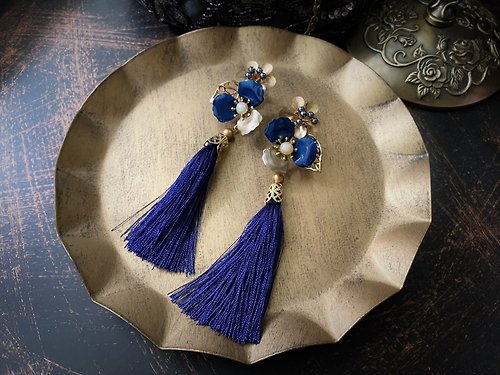 Lady Elegance 米蘭伸展台 古典藍花朵 流蘇耳環