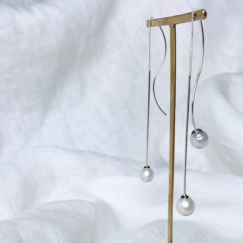 【Autumn and Winter New Fashion】Natural pearls / long hair with breeze (925silver) - Earrings & Clip-ons - Pearl White