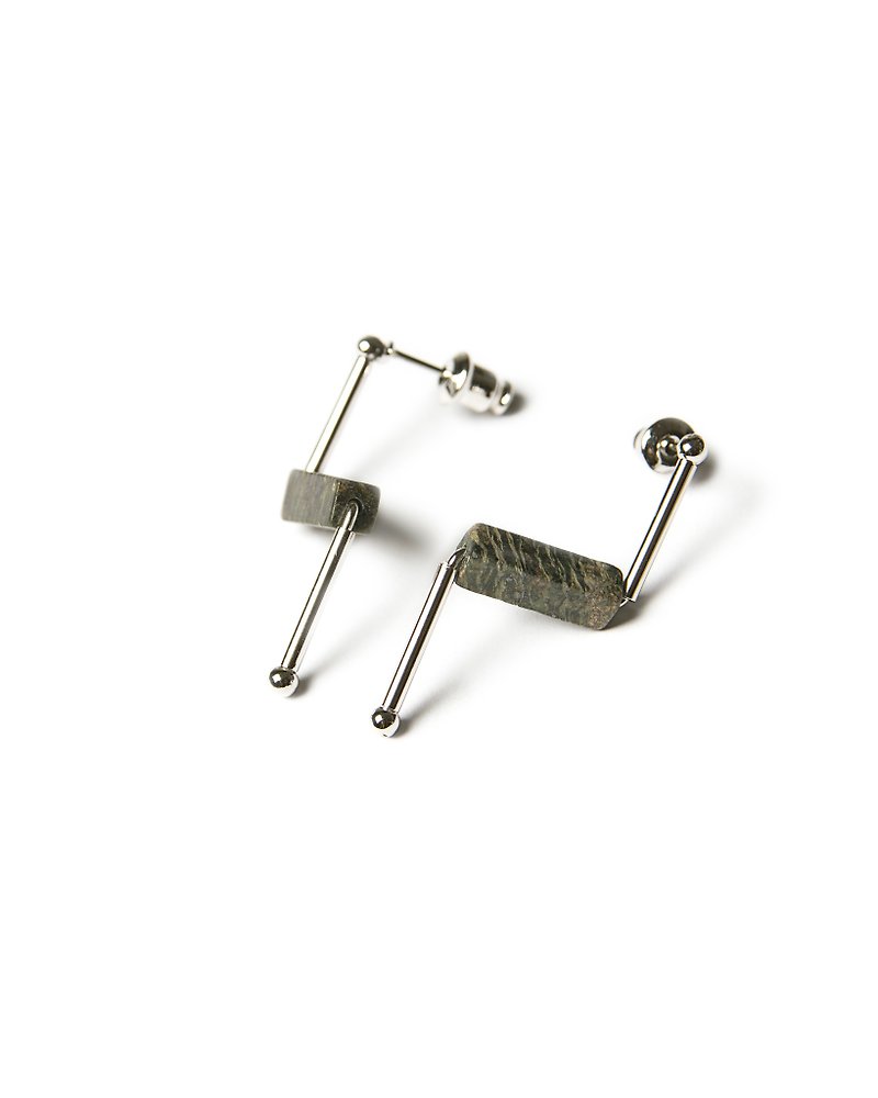 Zebra stone stud earrings - silver - ต่างหู - เครื่องเพชรพลอย สีเงิน