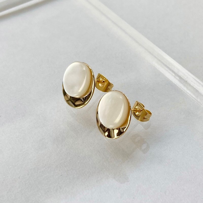 White pearl cabochon Clip-On - Earrings & Clip-ons - Shell White