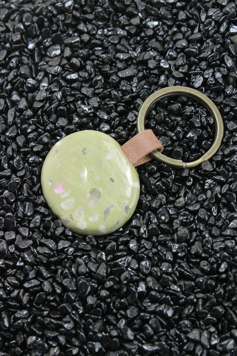 Oval matcha color grindstone key ring pendant - ที่ห้อยกุญแจ - ดินเหนียว สีเขียว