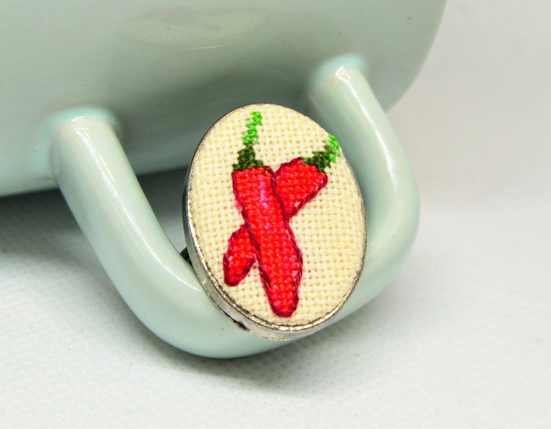 辣椒刺繡戒指 送給她的健康禮物 十字繡蔬菜戒指 - 戒指 - 繡線 紅色