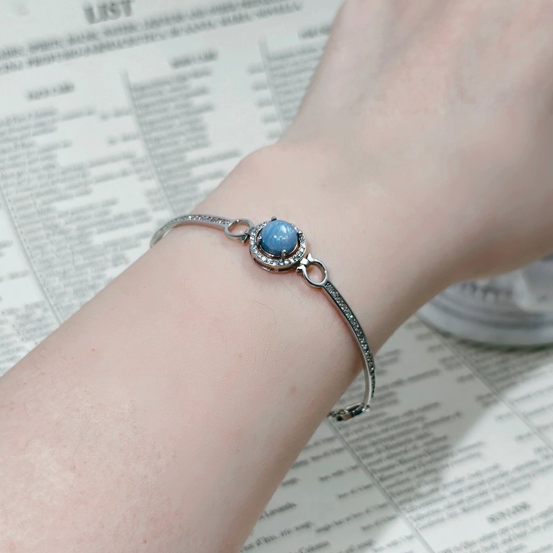 Natural Sapphire Bracelet Cabochon Starlight 2.6 Carat Starlight Sapphire Exquisite Sterling Silver Bracelet - สร้อยข้อมือ - เครื่องเพชรพลอย สีน้ำเงิน