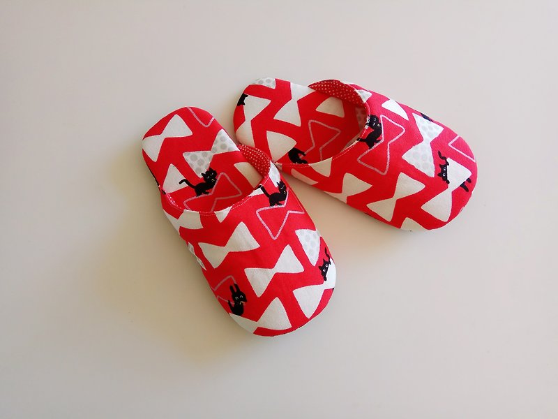 <Christmas gifts> cats and bows children indoor slippers indoor shoes Christmas gifts - Kids' Shoes - Cotton & Hemp Red