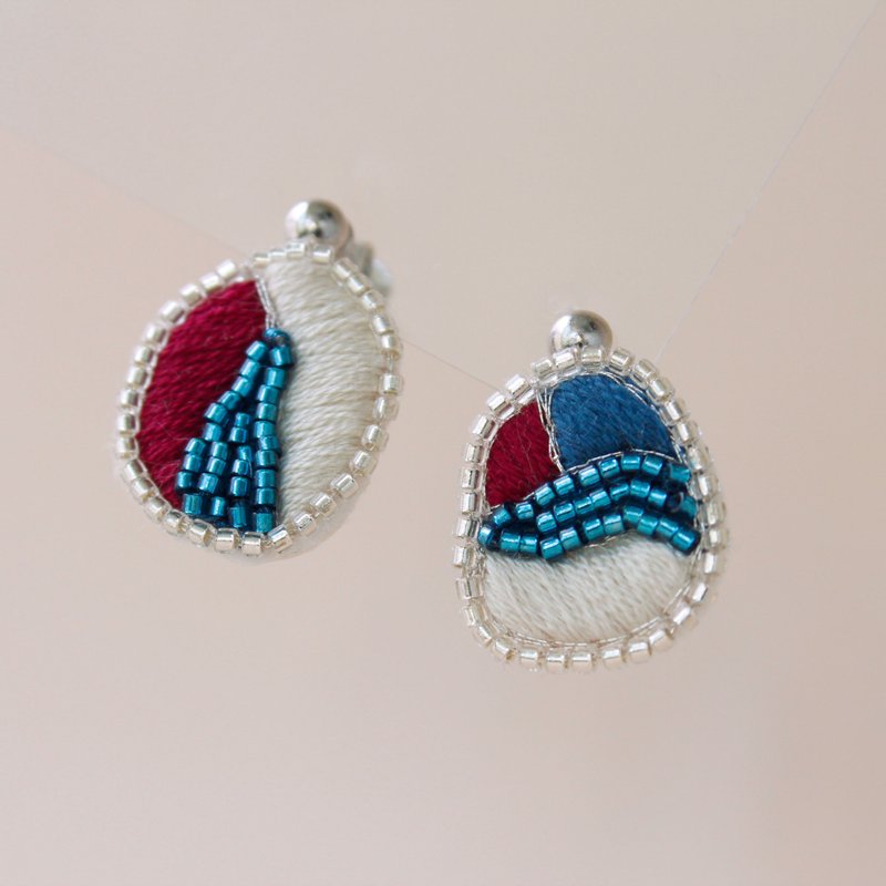 Handmade embroidery earrings - Donghe - Earrings & Clip-ons - Other Man-Made Fibers Silver