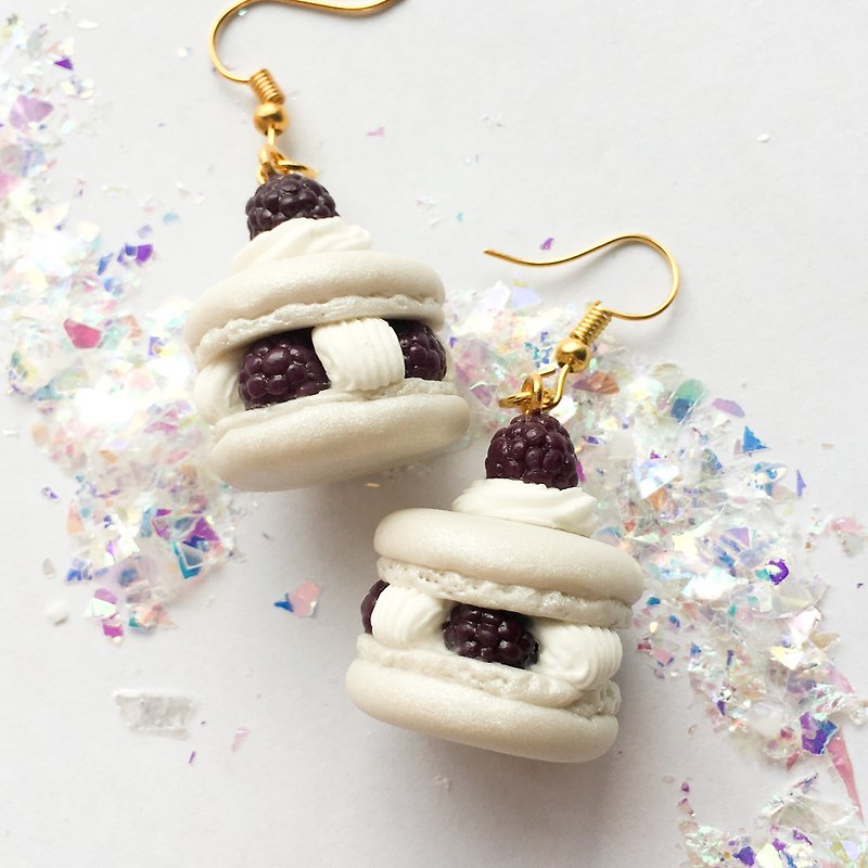 莓果馬卡龍--雪夜(白) 耳環 單支 甜點飾品 Macaron - 耳環/耳夾 - 黏土 白色