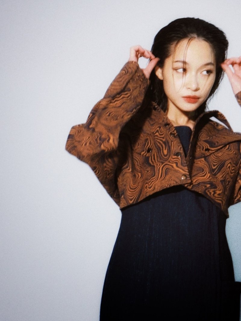 Aman No.51 短版復古騎士短夾克 火焰奇岩紋 - 女大衣/外套 - 其他人造纖維 