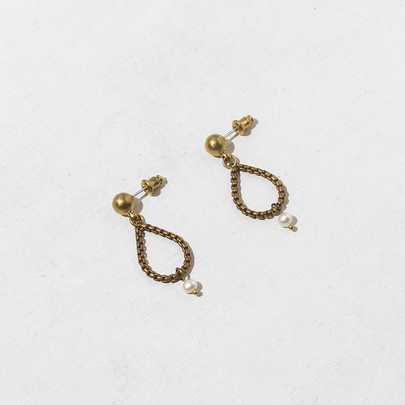 Sonia Pearl Brass Earrings - Sterling Silver Needle / Clip Earrings - ต่างหู - โลหะ สีทอง