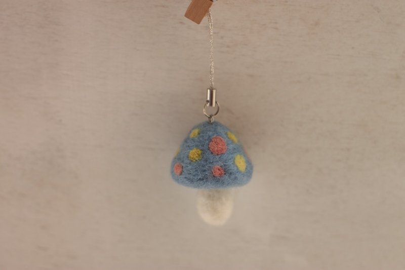 Natural plant dyed mushroom mobile phone pendant light blue dyed blue, madder, sophora japonica is currently in stock - อื่นๆ - ขนแกะ สีน้ำเงิน