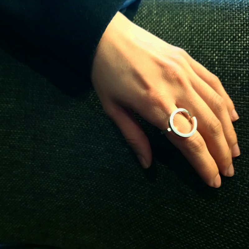 earth ring_地球戒指 925純銀 限量 設計師手做 附品牌包裝 - 戒指 - 其他金屬 黑色