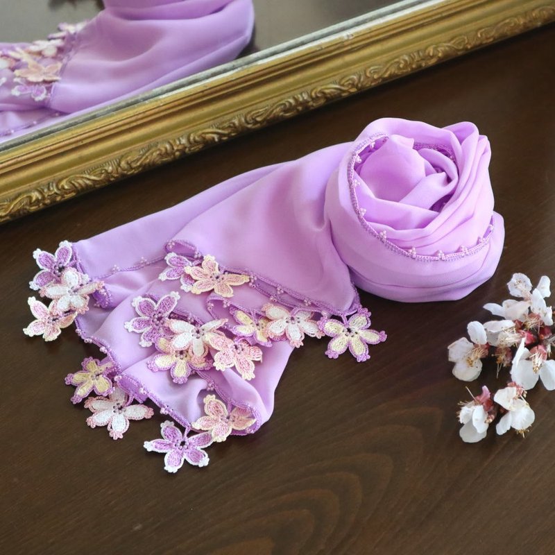 【受注制作】レースの花付き シフォンストール【桜】ラベンダー - 絲巾 - 其他人造纖維 紫色