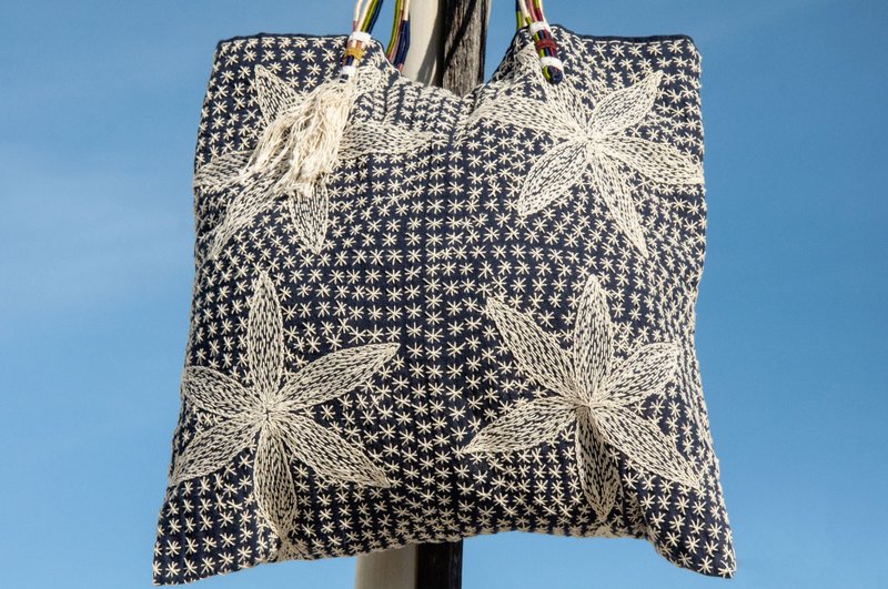 手縫純棉布側背包 刺繡斜背包 手工刺繡肩背包 手縫藍染包indigo - 側背包/斜背包 - 棉．麻 藍色
