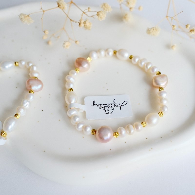 Amelia Jewelry丨Flying Flower Tart丨Freshwater Pearl Bracelet丨Natural Baroque Pearls - สร้อยข้อมือ - ไข่มุก สึชมพู