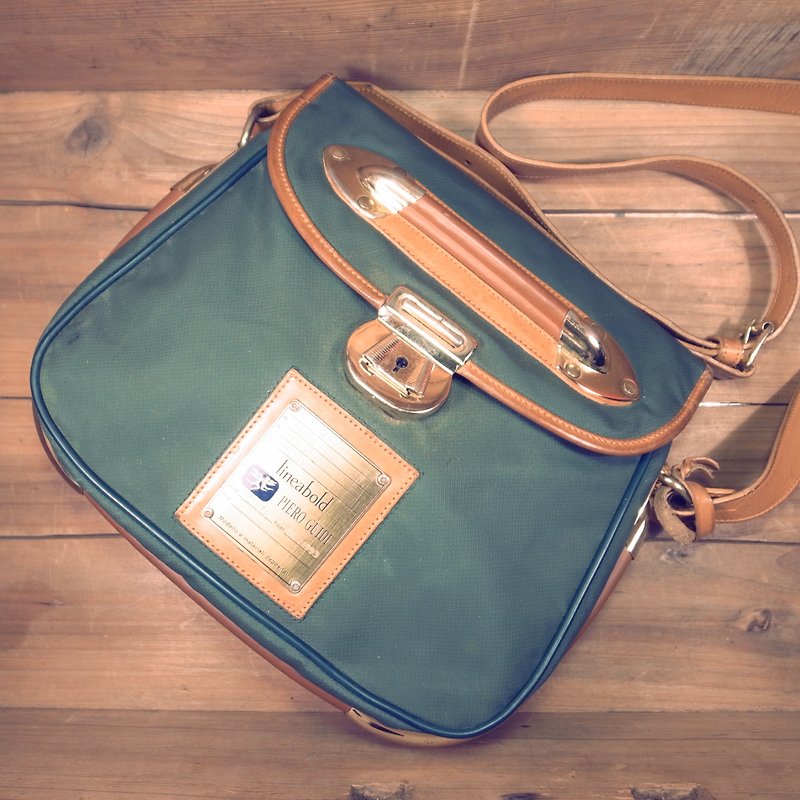 Old bone Piero Guidi leather x canvas x metal side backpack Vintage - กระเป๋าแมสเซนเจอร์ - วัสดุอื่นๆ สีเขียว