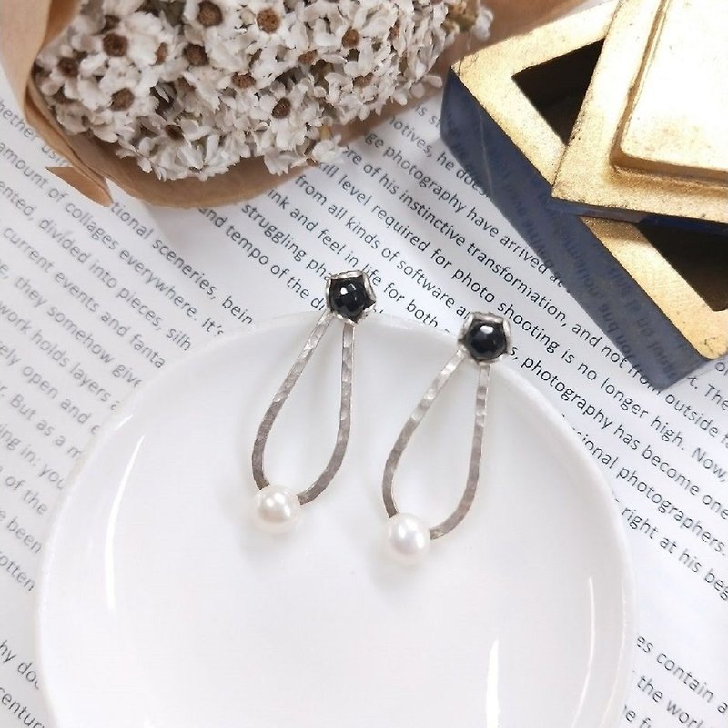 [The only product] black tourmaline * pearl two way pure silver earrings earrings - Earrings & Clip-ons - Silver Silver