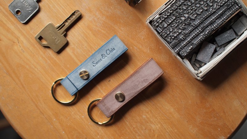 Customized Italian Wax leather keychain/keychain (can be engraved) - Keychains - Genuine Leather Multicolor