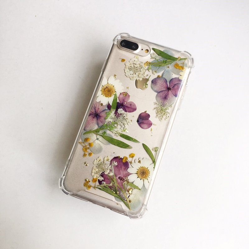 Track :: Gold Foil Dry Flower Phone Case - เคส/ซองมือถือ - พืช/ดอกไม้ สีม่วง