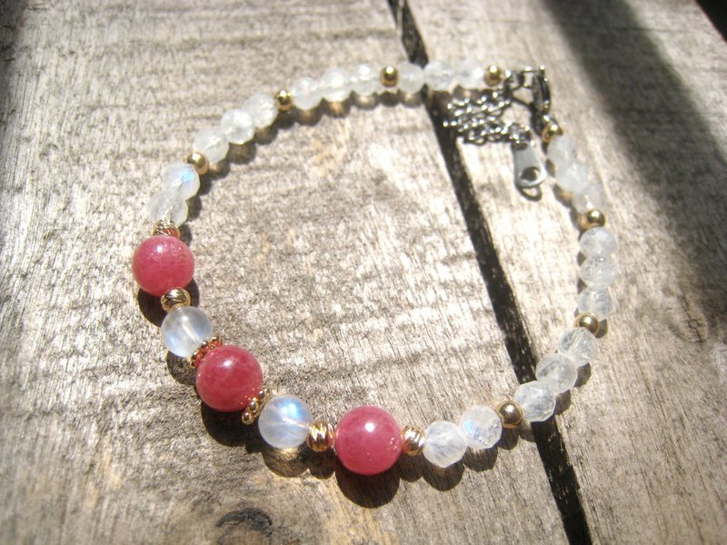 [Stone for June] Concubine Mei [Rosestone Bracelet Moonstone Bracelet] Crystal Bracelet - Bracelets - Crystal Red