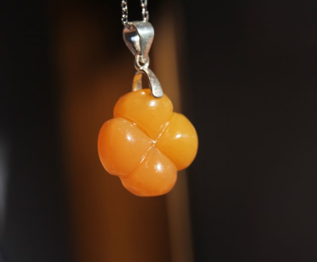 【3色の琥珀】四葉のクローバーペンダント 3色の琥珀】四葉のクローバーペンダント 楽天市場】【バルト海の