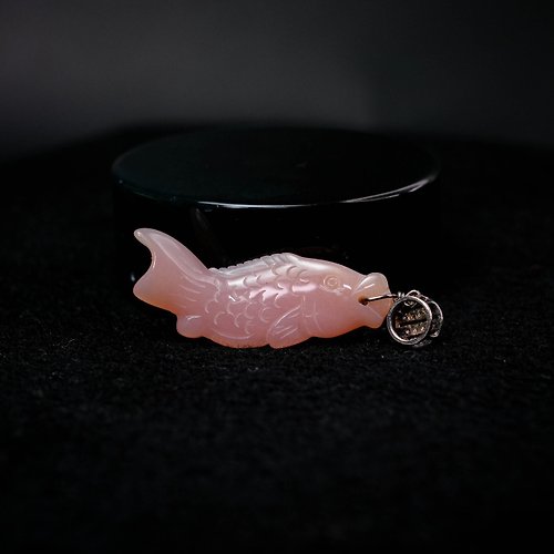 TBF TBF - 粉紅蛋白 魚 雕刻 墜飾 項鍊
