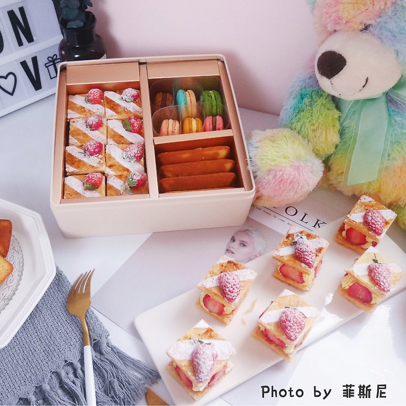 【完売】【ラズベリー笑い】正月のマカロンギフトボックス - ケーキ・デザート - 食材 ピンク
