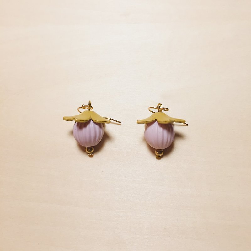 復古撞色黃紫花瓣果實耳環 - 耳環/耳夾 - 樹脂 紫色