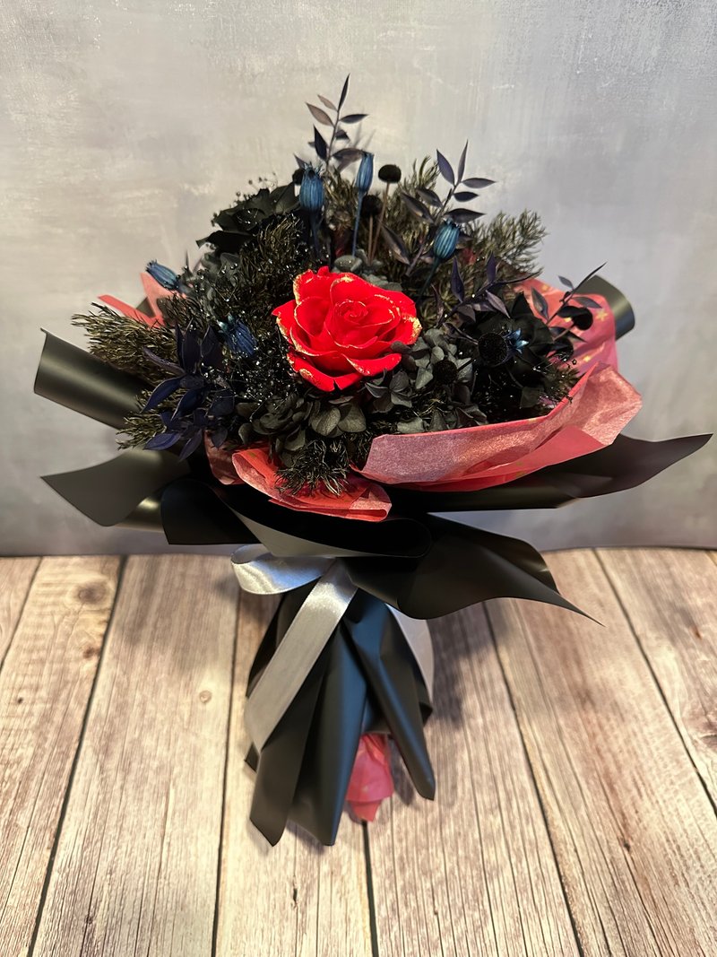 Xiaoxiang style red rose black eternal flower bouquet visual cool black sense - Dried Flowers & Bouquets - Plants & Flowers Black